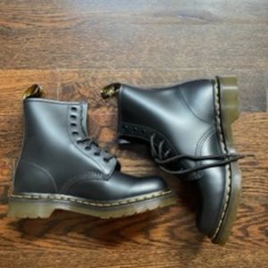 NIB, Dr. Marten's 1460 Black Smooth Leather Boot Size 7